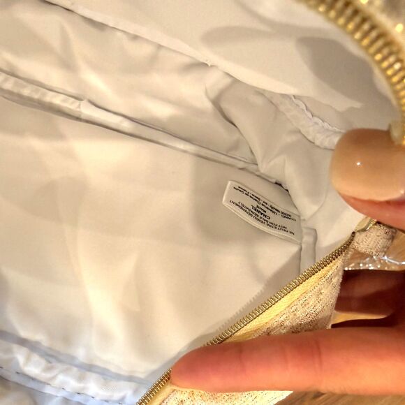 CHANEL Beauté Authentic VIP Makeup Pouch Mini Crossbody Bag w/Gold Chain Strap - Picture 10 of 12